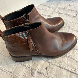 GEOX RESPIRA DARK BROWN COLOR DOUBLE SIDE ZIP ANKLE BOOTS SIZE 39